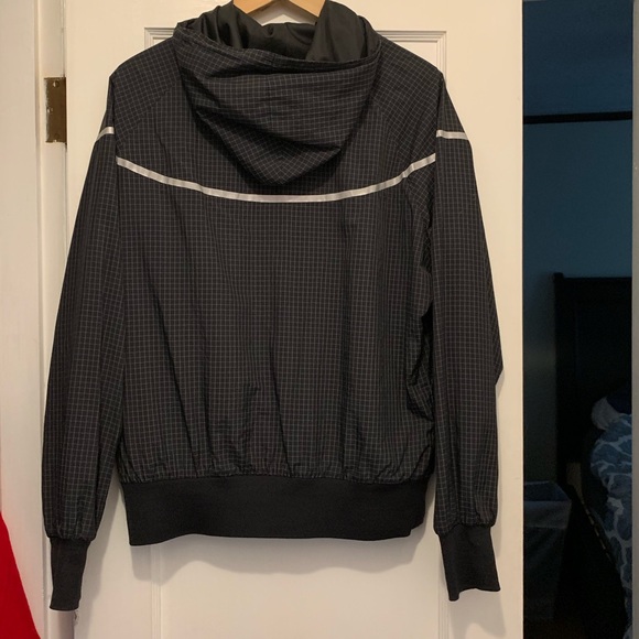 Women’s Nike windbreaker - Picture 6 of 6